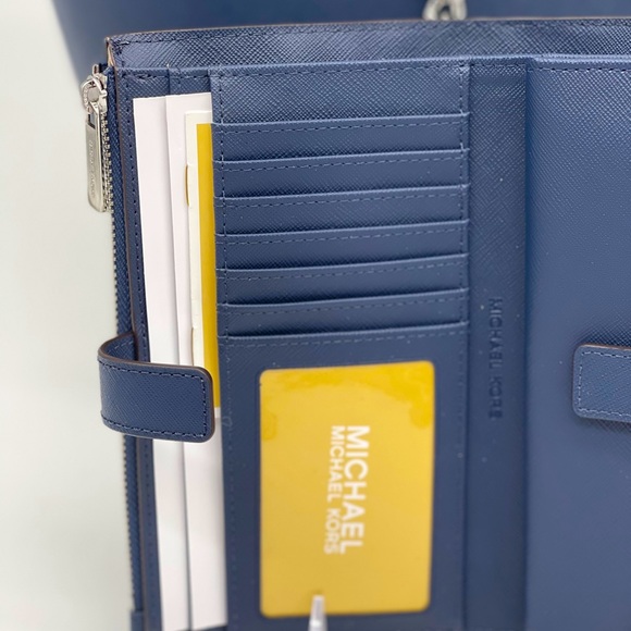 Michael Kors LG Shania Tote & Double Zip W… - Picture 13 of 16